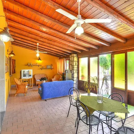 House, Prázdninový dům Solarino